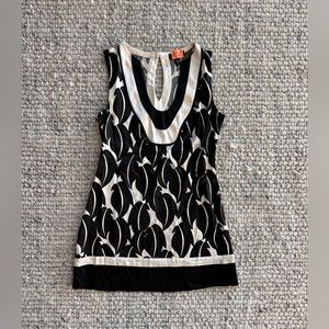 Bebe vintage dress 96% silk 70s style black and white prints v neck size small